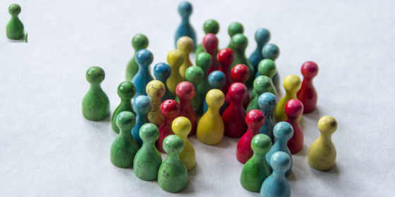 AZ Media Maven Blog Graphic on social media followers5) Determining who to follow on Twitter and other social media platforms requires evaluating for quality, according to Phoenix-based AZ Media Maven.